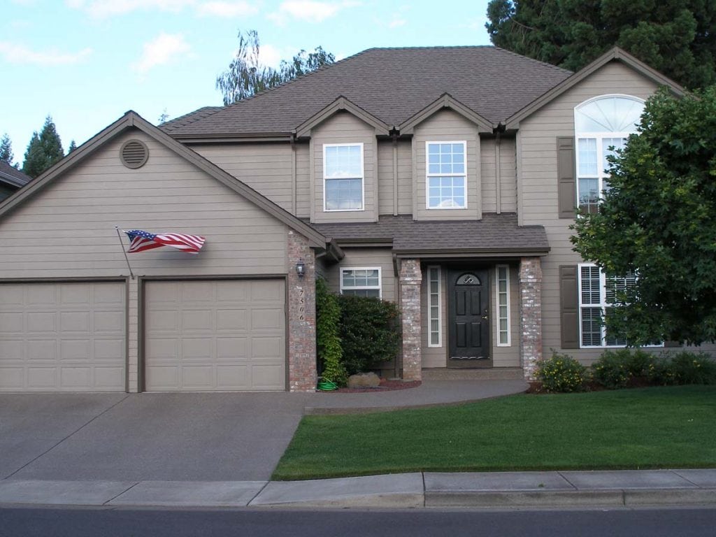 exterior paint of a contemporary house with shutters in Salem Keizer Oregon