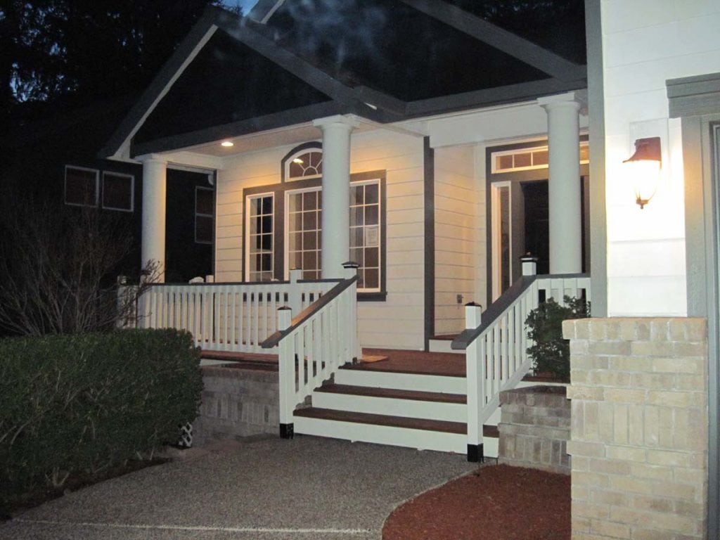 new exterior paint on colonial house with porch in Salem Keizer Oregon