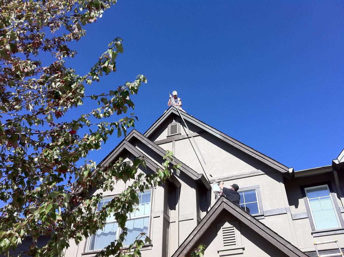 exterior painting of trim on colonial house in Salem Keizer Oregon